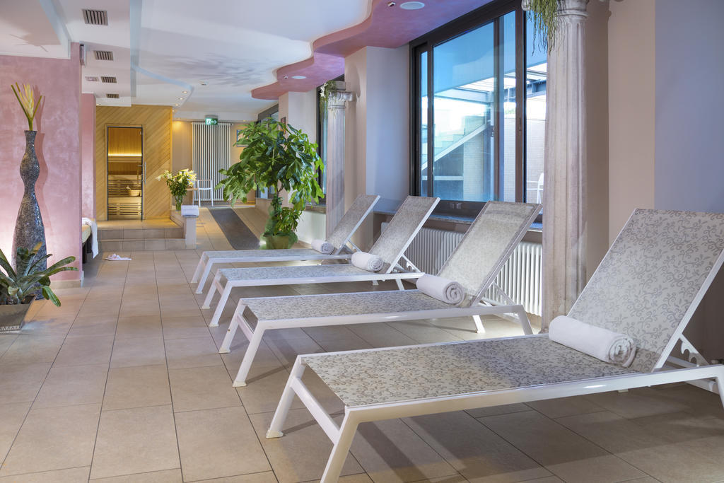 Terminal Palace & Spa Римини Экстерьер фото